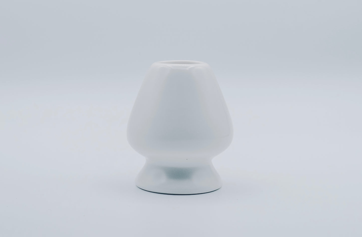 White Whisk holder حامل خفاقة البامبو لون ابيض