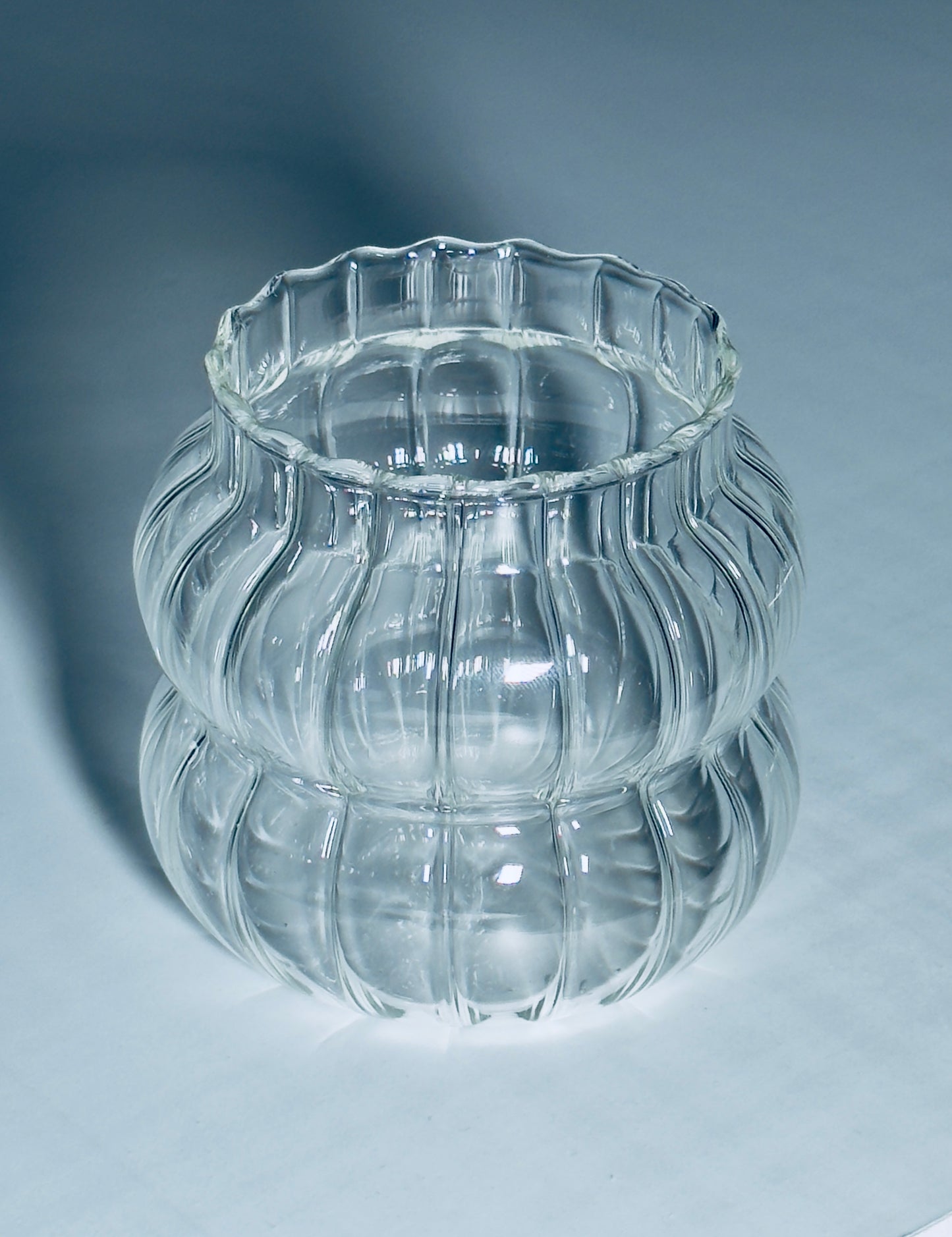 Small wavy glass كأس زجاجي صغير